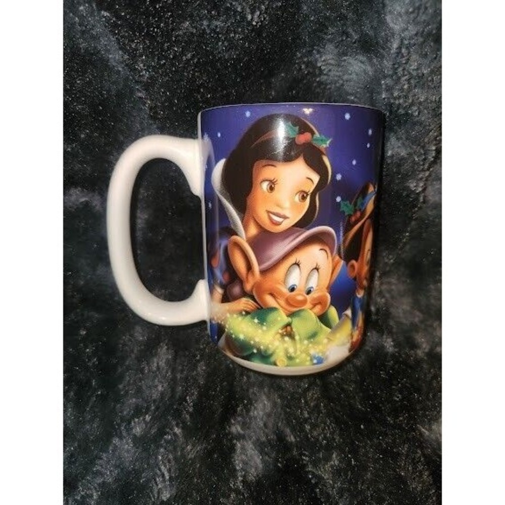 AUTHENTIC ORIGINAL DISNEY STORE EXCLUSIVE 2004 MUG MICKEY SNOW DOPEY SANTA POOH